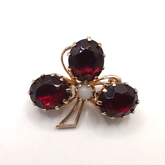 Jewelry - 2 Gold Tone Brooches - Pair of Vintage Garnet Glass Faux Pearl Pins 1.25" X 1"